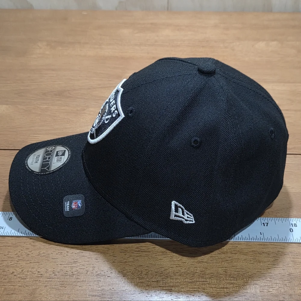 New Era Las Vegas Raiders 9FORTY Youth Adjustable Team cap in black - Picture 7 of 8